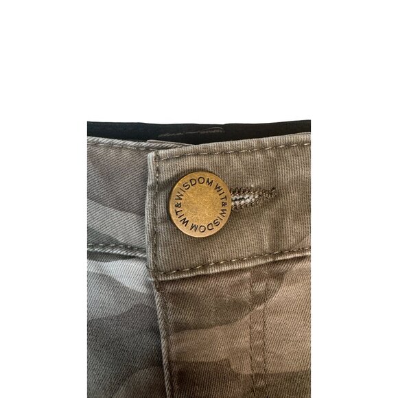 2/$30 Wit & Wisdom Size 14 Womens Camouflage Cargo Shorts Cotton/Spandex - Picture 6 of 16